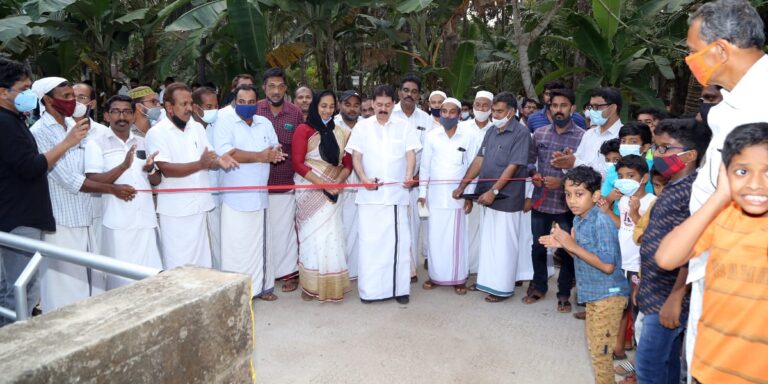 തണ്ണിക്കുണ്ട് പാതിരിപ്പറമ്പത്ത് പാലം അപ്രോച്ച് റോഡ് ഉദ്ഘാടനം ചെയ്തു