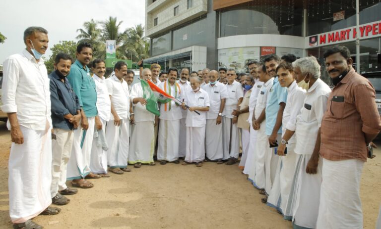 ആവേശമായി ദിനേഷ് പെരുമണ്ണയുടെ റോഡ് ഷോ