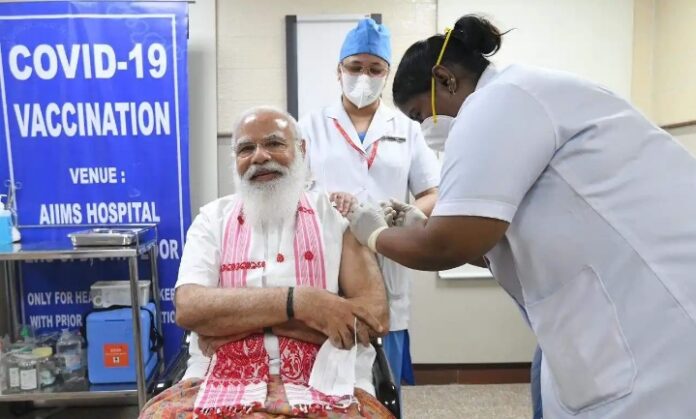 പ്ര​ധാ​ന​മ​ന്ത്രി വാക്​സിന്‍റെ ര​ണ്ടാം ഡോ​സും സ്വീ​ക​രി​ച്ചു