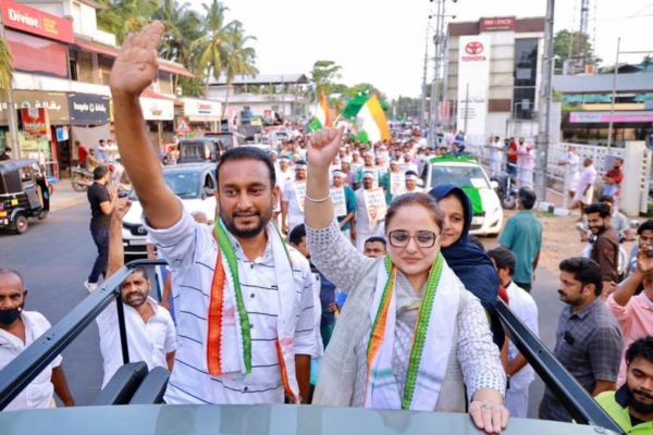 പി.കെ ഫിറോസിന് പിന്തുണ തേടി കത്വാ കേസ് അഭിഭാഷക ദീപികയുടെ റോഡ് ഷോ