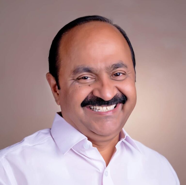 വി ഡി സതീശന് അഭിനന്ദനം അറിയിച്ച് മുഖ്യമന്ത്രി