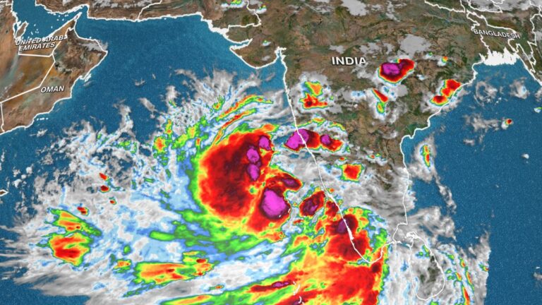 ടൗട്ടേ: മരിച്ചവരുടെ കുടുംബത്തിന് രണ്ട് ലക്ഷം രൂപ