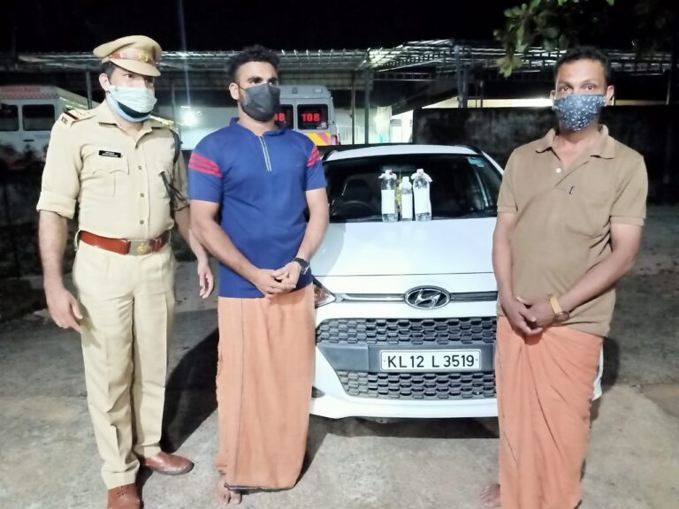 കാറിൽ ചാരായം കടത്ത്; യുവമോർച്ചാ പഞ്ചായത്ത് പ്രസിഡന്റും സുഹൃത്തും പിടിയിൽ