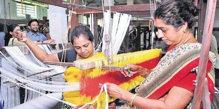 പത്തിടങ്ങളിൽ കൂടി കൈത്തറി ഡി ആർ സികൾ