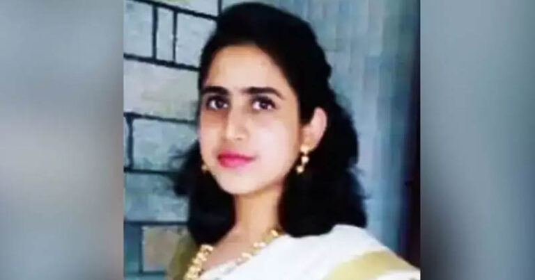 വ്യായാമത്തിനിടെ ടെറസില്‍ നിന്ന്‌ വീണ്‌ പതിനെട്ടുകാരി മരിച്ചു
