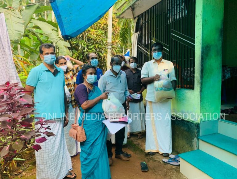 നിപ ബാധിത പ്രദേശമായ പാഴൂരിൽ ഭക്ഷ്യ കിറ്റുകൾ വിതരണം ചെയ്തു