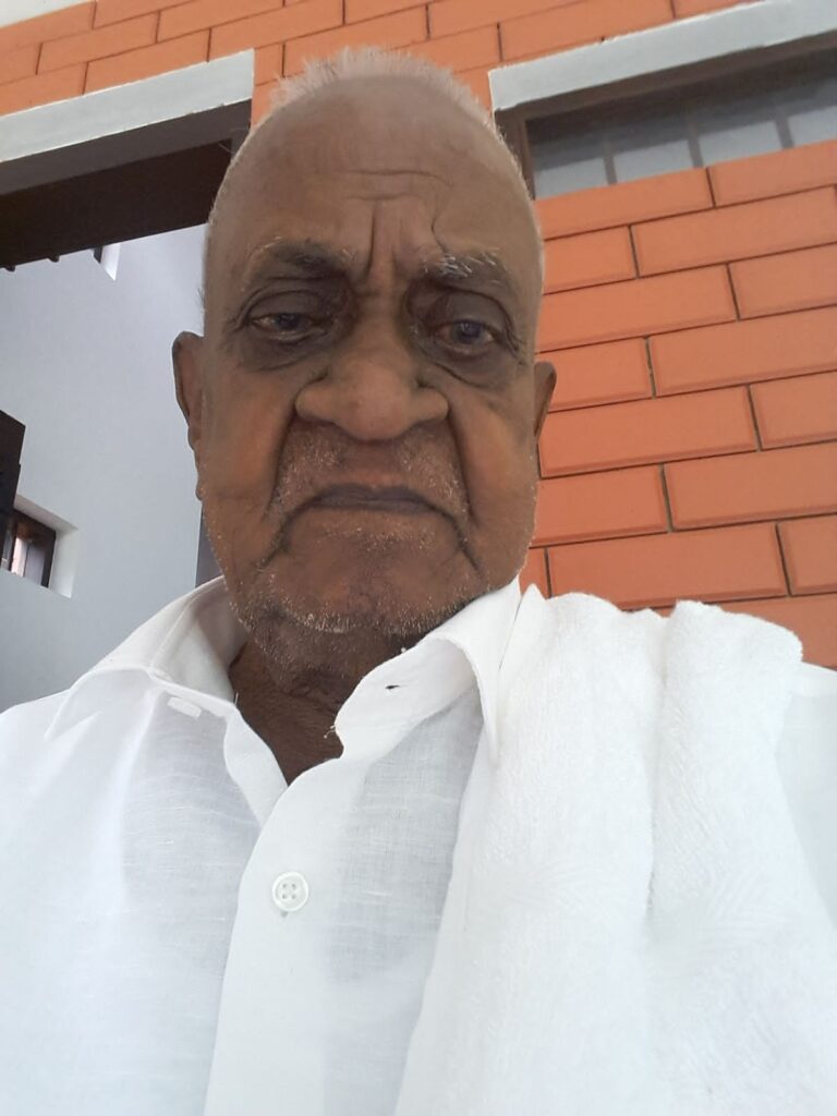 അരീക്കോട് ജോളി ഹോട്ടൽ ഉടമ ചേക്കു മുഹമ്മദ് ഹാജി അന്തരിച്ചു.