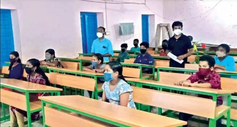 സംസ്ഥാനത്ത് നവംബർ ഒന്നിന് സ്കൂളുകൾ തുറക്കും.