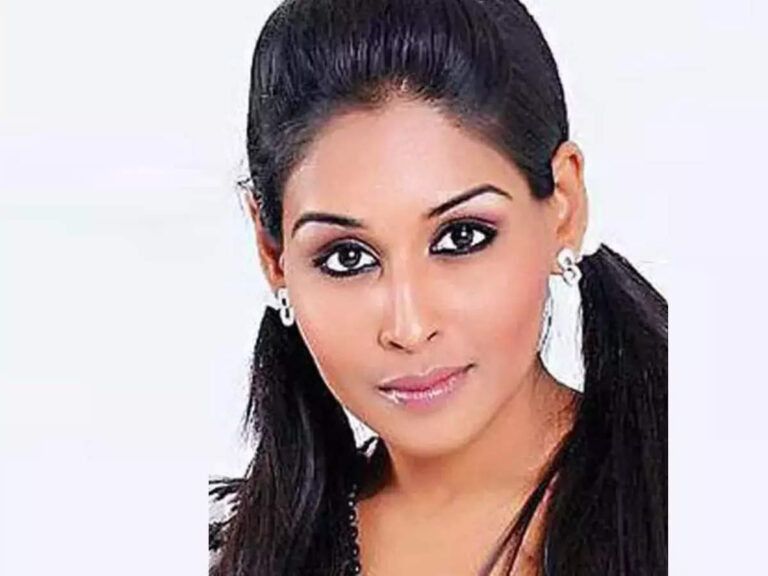 നടി ലീന മരിയ പോള്‍ അറസ്റ്റില്‍