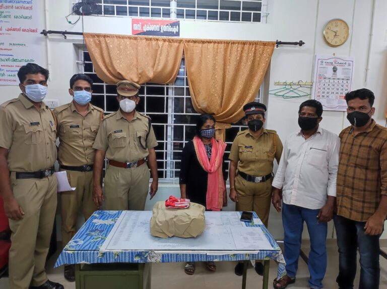 അരലക്ഷം രൂപയടങ്ങിയ പേഴ്‌സ് ഉടമസ്തനെ തിരിച്ചേൽപ്പിച്ച രമേശ്‌ കേരളത്തിന്‌ മാതൃകയെന്ന് ചാലിശ്ശേരി ജനമൈത്രി പോലീസ്