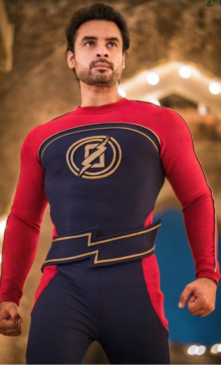 മിന്നല്‍ മുരളി വ്യാജ പതിപ്പ് തേടി ടെലഗ്രാമില്‍ കയറിയവര്‍ക്ക് കിട്ടിയത് എട്ടിന്‍റെ പണി