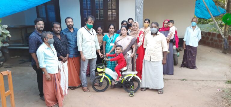 ഇന്ത്യ ബുക്ക്‌ ഓഫ് റെക്കോർഡ്സിൽ ഇടം പിടിച്ച 3 വയസ്സുകാരന് സ്നേഹോപഹാരം