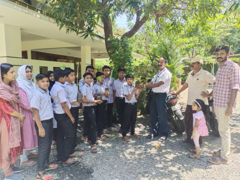 കർഷക ദിനത്തിൽ കുട്ടി കർഷകർക്ക് കൃഷി ഓഫീസറുടെ അഭിനന്ദനം