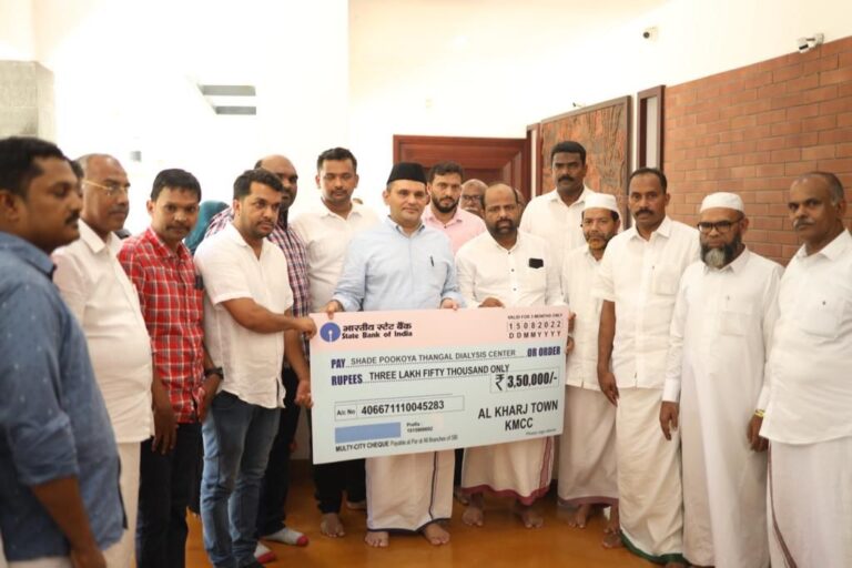 അൽ ഖർജ് കെഎംസിസി ഷെയ്ഡ് ഡയാലിസിസ് സെന്ററിന്  ഫണ്ട്‌ കൈമാറി