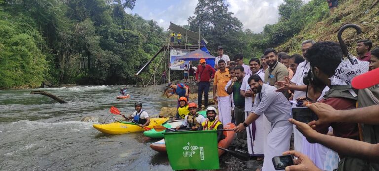 എട്ടാമത് മലബാർ റിവർ ഫെസ്റ്റിവൽ രാജ്യാന്തര വൈറ്റ് വാട്ടർ കയാക്കിങ്ങിന് തുടക്കമായി