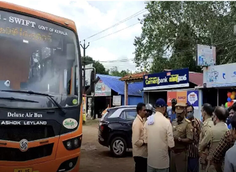 ഡ്രൈവര്‍ മൊബൈല്‍ ഫോണില്‍ സംസാരിച്ചു; കെഎസ്ആര്‍ടിസി സ്വിഫ്റ്റ് ബസ് പിടിയില്‍