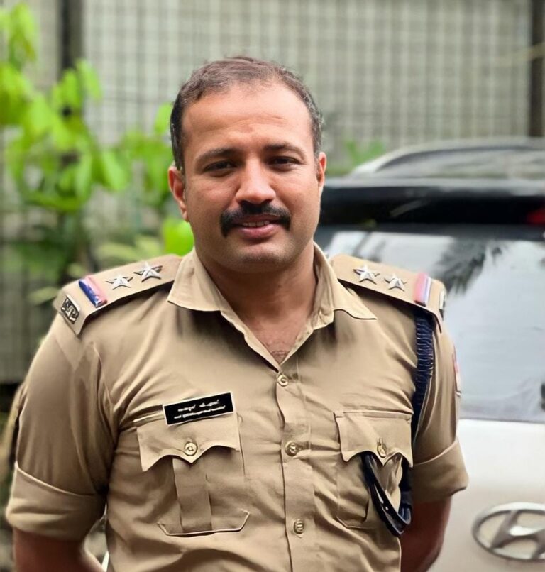 താമരശ്ശേരി പോലീസ് സ്റ്റേഷനിലെ എസ്.ഐ ഹൃദയാഘാതം മൂലം മരണപ്പെട്ടു.