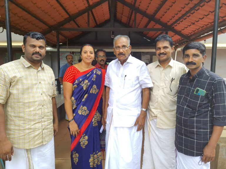 മന്ത്രി എ. കെ ശശീന്ദ്രൻ കാരശ്ശേരി പഞ്ചായത്ത് ഓഫീസ് സന്ദർശിച്ചു