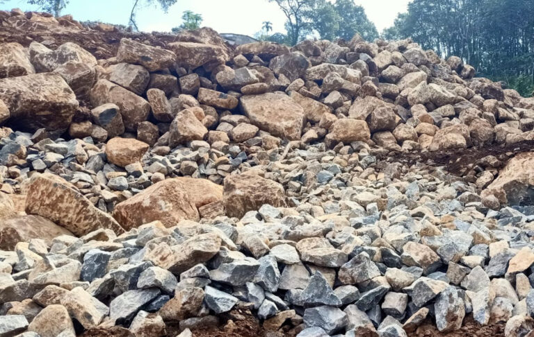 തോട്ടുമുക്കത്ത് പാറപ്പൊട്ടിക്കുന്നതിനിടെ അപകടം: ഒരാൾ മരിച്ചു.