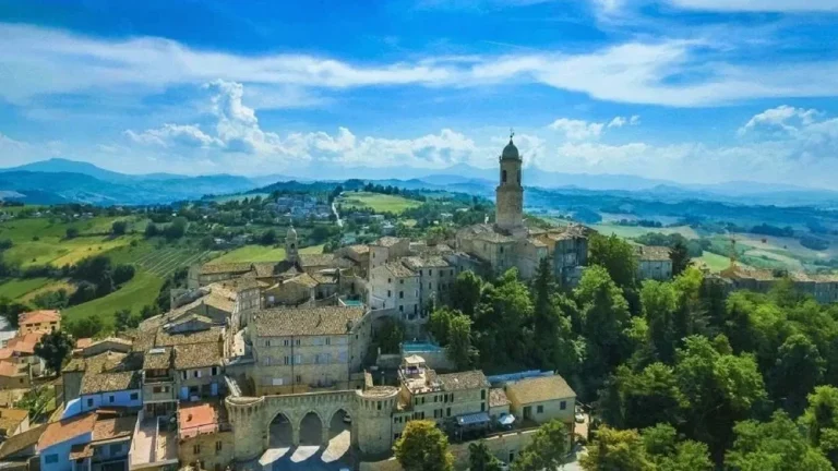 1000 രൂപ കയ്യിലുണ്ടോ ;  ഗ്രാമം വാടകയ്‌ക്കെടുത്ത് രാജാവായി കഴിയാം