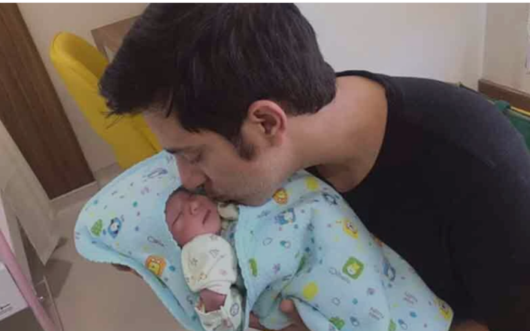 സമൂഹ മാധ്യമങ്ങളിലെ ഇപ്പോഴത്തെ താരം ; കുഞ്ഞിനെ നോക്കാന്‍ ഉയര്‍ന്ന ശമ്ബളമുള്ള ജോലിയുപേക്ഷിച്ച യുവാവ്