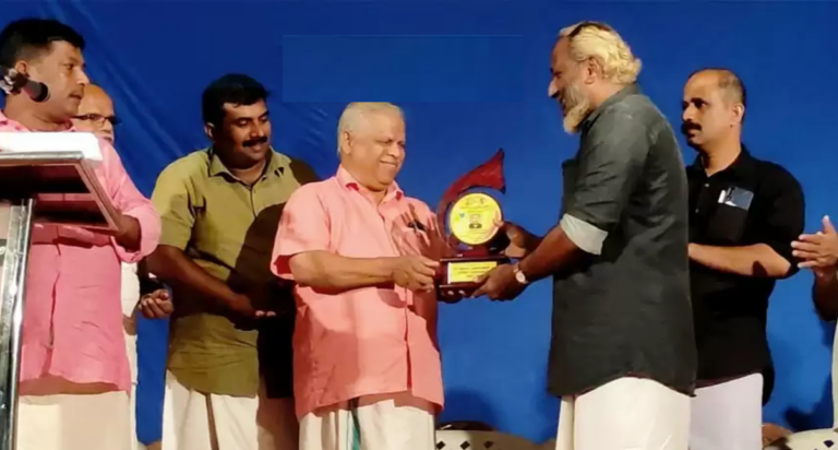 ചക്കരക്കൽ നാടകോത്സവത്തിൽ  വള്ളുവനാട് ബ്രഹ്മയുടെ “രണ്ടു നക്ഷത്രങ്ങൾ” മികച്ച നാടകം