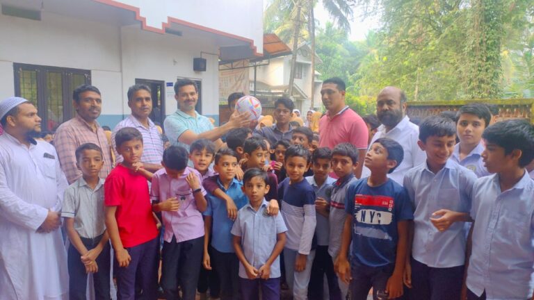 സലഫി മദ്റസയിൽ വേൾഡ് കപ്പ്‌ ഫുട്ബാൾ കൈമാറി.