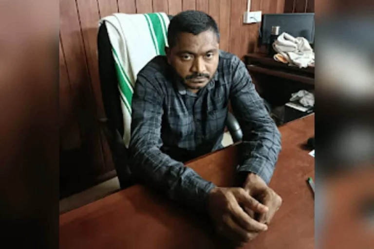 കൈക്കൂലി വാങ്ങുന്നതിനിടെ പഞ്ചായത്ത് സെക്രട്ടറിയെ വിജിലന്‍സ് പിടികൂടി.