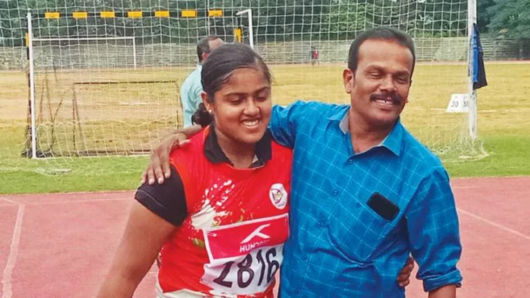 അവഗണനയ്‌ക്കെതിരെ അഖില എറിഞ്ഞിട്ടത് റക്കോര്‍ഡ്