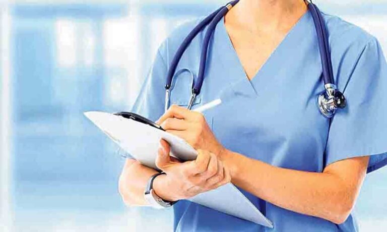 നഴ്സിംഗ് കൗണ്‍സിലില്‍ ലഭിക്കുന്ന അപേക്ഷകളില്‍  നടപടി സ്വീകരിക്കണമെന്ന് ആരോഗ്യ മന്ത്രി .