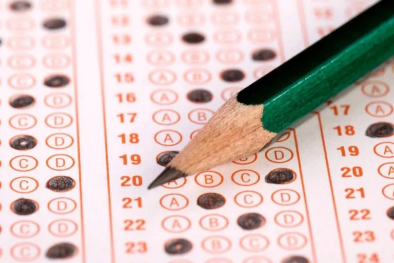 പി എസ്‌ സി പരീക്ഷയുടെ ചോദ്യപേപ്പറുകള്‍ രാജസ്ഥാനില്‍ ഓടിക്കൊണ്ടിരിക്കുന്ന ബസിനുള്ളില്‍; ചോര്‍ന്നതെങ്ങനെ ?