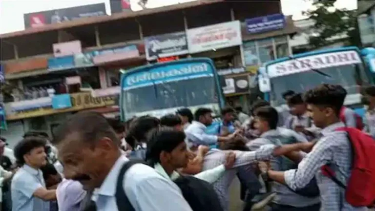 സ്‌കൂള്‍ വിദ്യാര്‍ത്ഥികള്‍ തമ്മില്‍ കൂട്ടത്തല്ല്