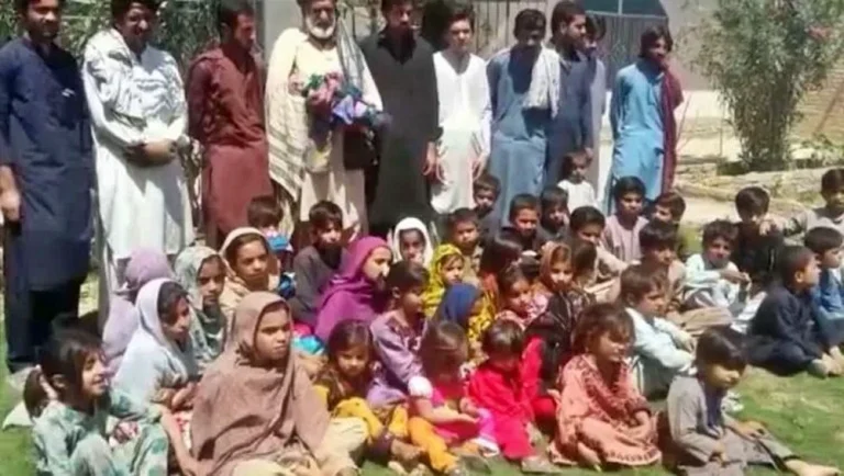 പാകിസ്താനിലെ ഏറ്റവും വലിയ കുടുംബത്തിന്റെ നാഥനായ അബ്ദുള്‍ മജീദ് മംഗള്‍ അന്തരിച്ചു