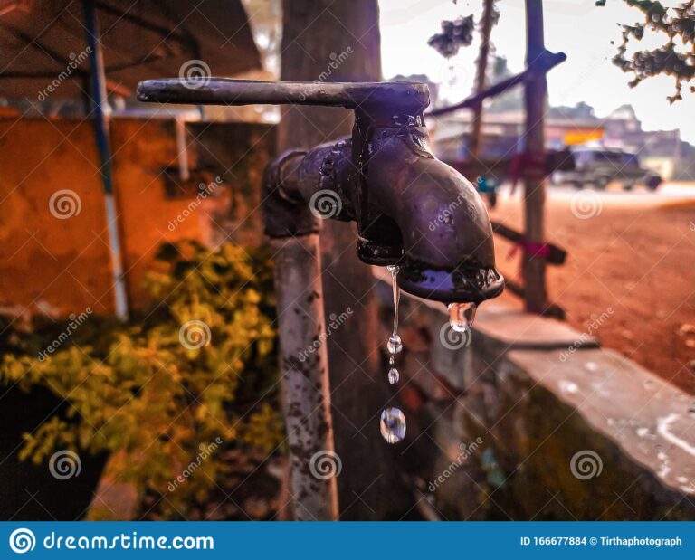 കുടിവെള്ളം ചോര്‍ത്തി സ്വന്തം സഹോദരങ്ങള്‍ക്ക് പ്ലമ്ബര്‍ പണി കൊടുത്തത് രണ്ടുവര്‍ഷം.