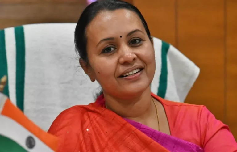 ഹോട്ടൽ ജീവനക്കാർക്ക് ഹെൽത്ത് കാർഡ് നിർബന്ധം ;  “ഹെല്‍ത്ത് കാര്‍ഡ് ഇല്ലെങ്കില്‍ ഫെബ്രുവരി ഒന്നുമുതല്‍ ഹോട്ടല്‍ പൂട്ടും” : ആരോഗ്യമന്ത്രി