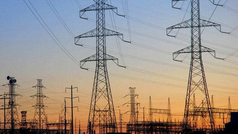 വൈദ്യുതി നിരക്ക് ഇനി മാസം തോറും മാറും ; കേന്ദ്രസര്‍ക്കാരിന്റെ പുതിയ ചട്ടം കേരളത്തിലും നടപ്പാക്കാന്‍ തീരുമാനം