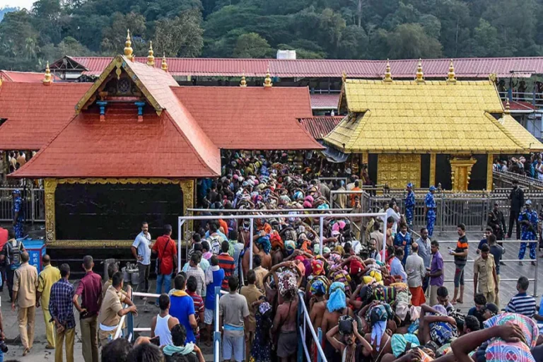 ശബരിമല ഭണ്ഡാരത്തില്‍ എണ്ണിത്തീര്‍ക്കാന്‍ കഴിയാത്ത വിധത്തില്‍ നാണയങ്ങള്‍ കുമിഞ്ഞു കൂടി