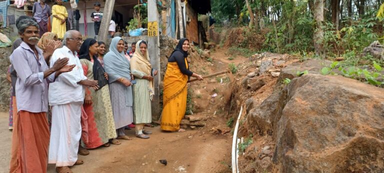 പെരിലക്കാട് കോളനി റോഡ് പ്രവൃത്തി ഉദ്ഘാടനം നടത്തി.