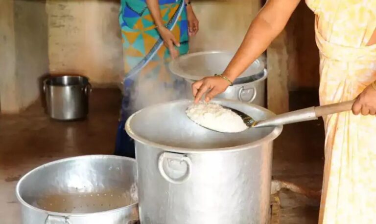 ബജറ്റ് അവഗണനയ്ക്കും ശമ്പള നിഷേധത്തിനുമെതിരെ സ്കൂള്‍ പാചക തൊഴിലാളികളുടെ പ്രതിഷേധം 12ന്.