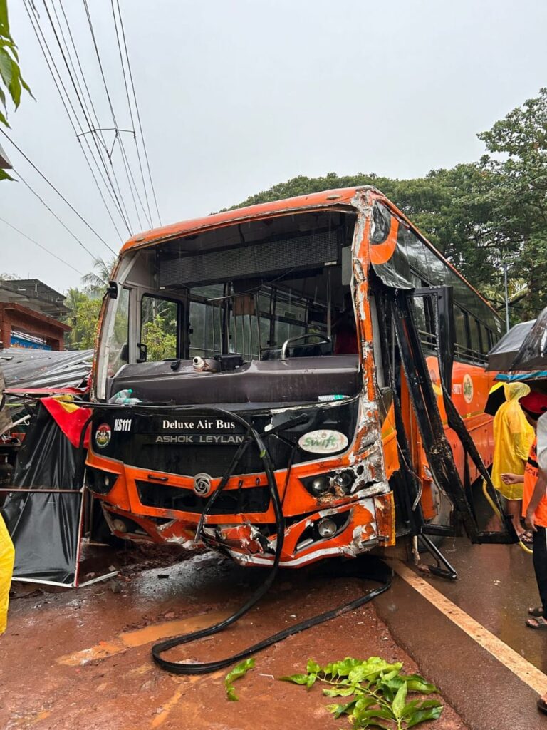 കൊടുവള്ളിയില്‍  കെഎസ്ആര്‍ടിസി സ്വിഫ്റ്റ് ബസ് നിയന്ത്രണം വിട്ട് ഹോട്ടലിലേക്ക് ഇടിച്ചു കയറി