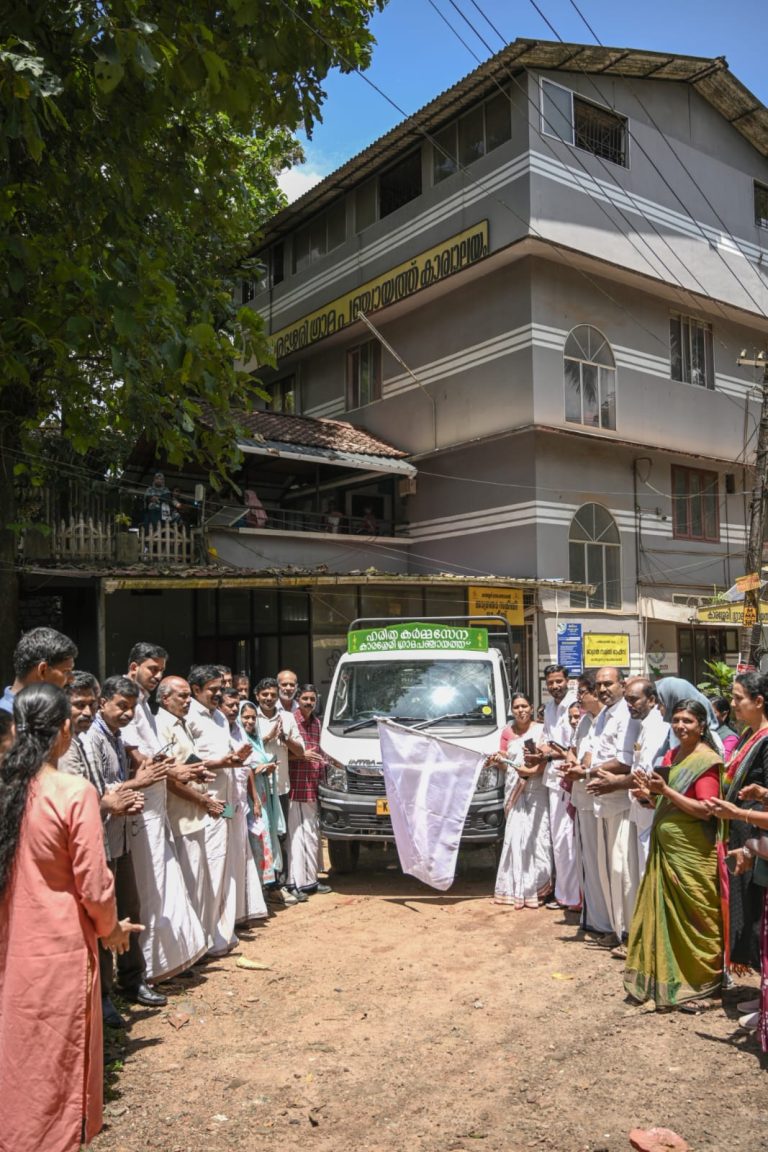 ഹരിത കർമ്മ സേനയുടെ വാഹനം ഫ്ലാഗ് ഓഫ് ചെയ്തു