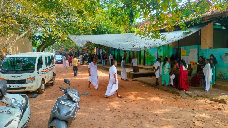 വയനാടും ചേലക്കരയും അവസാന നിമിഷത്തിൽ മികച്ച പോളിംഗ്; വയനാട്ടില്‍ 60 ശതമാനം കടന്നു, ചേലക്കരയില്‍ 70 ശതമാനത്തിന് അരികെ