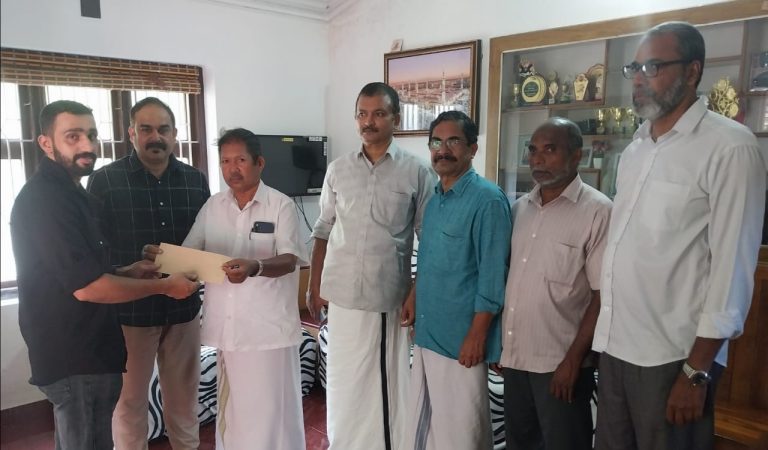 ഒഐസിസി പ്രവാസി സുരക്ഷാ തുക കൈമാറി