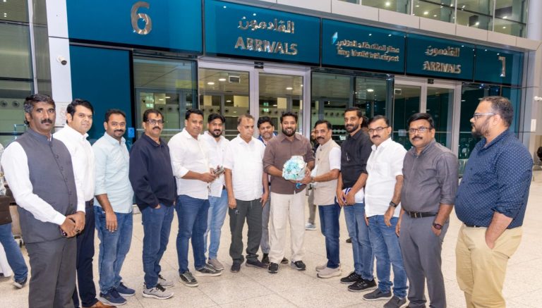 ഷാഫി പറമ്പിൽ എം പി ക്ക് റിയാദ് വിമാനത്താവളത്തിൽ ഒഐസിസിയുടെ ഊഷ്മള സ്വീകരണം