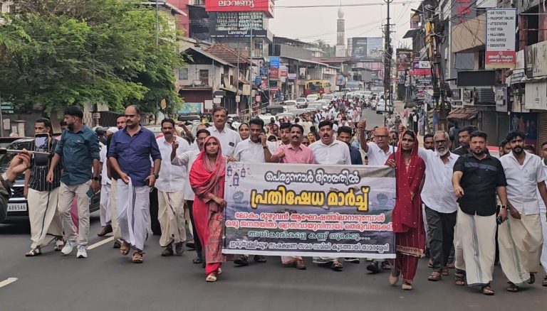 ഫ്രഷ് കട്ട് പ്ലാൻ്റ് പൂട്ടണമെന്ന് ആവശ്യപ്പെട്ട് താമരശേരിയിൽ പ്രതിഷേധ റാലി സംഘടിപ്പിച്ചു