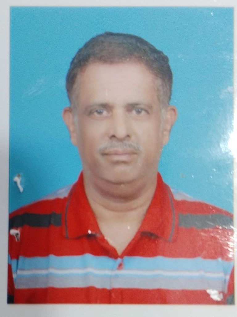 മാങ്ങ പറിക്കുന്നതിനിടെ ഇരുമ്പ് തോട്ടി വൈദ്യുതി ലൈനിൽ തട്ടി  ഹോട്ടലുടമ ഷോക്കേറ്റ് മരിച്ചു