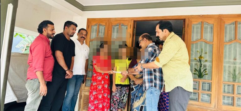 കിയോസ് പ്രവാസി സുരക്ഷ പദ്ധതി തുക കൈമാറി