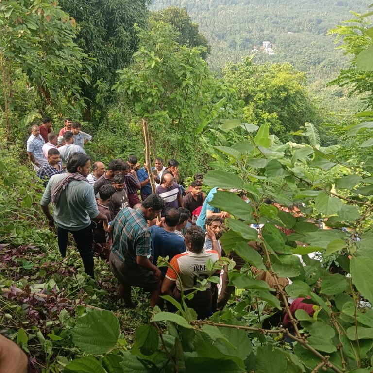 മലപ്പുറം കാളികാവിൽ പുലി കടിച്ചു കൊണ്ടുപോയ യുവാവിൻ്റെ മൃതദേഹം കണ്ടെത്തി