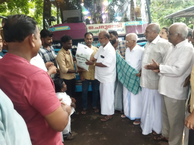 നിർമ്മാണ പ്രവർത്തിയിൽ ബസ് ഗതാഗതം നിലച്ചു: യാത്രക്കാരുടെ പ്രയാസങ്ങൾ മനസ്സിലാക്കി സർവ്വീസുകൾ നടത്തിയ ബസ് ജീവനക്കാർക്ക് പൗരാവലിയുടെ ആദരം