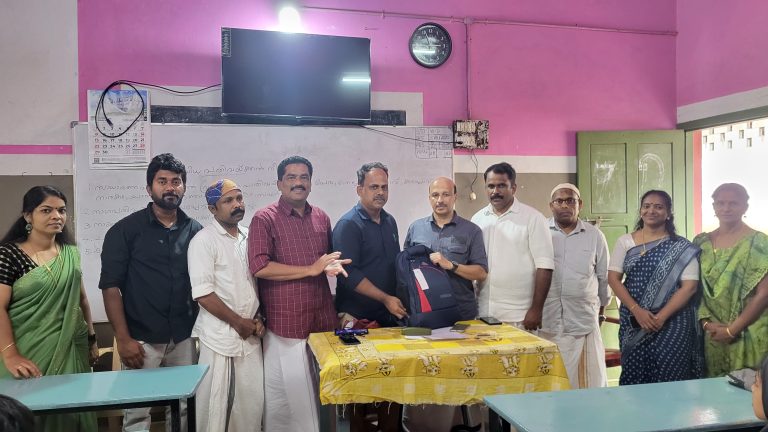 നിർധനരായ വിദ്യാർത്ഥികൾക്ക് പഠനോപകരണങ്ങൾ വിതരണം ചെയ്തു